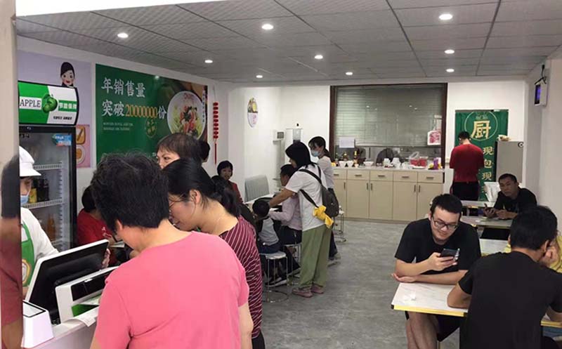 天氣冷了吃什么，來(lái)胃口福吃餃子，鮮香味十足，太好吃了